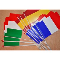 LOT DE 100 DRAPEAUX SUISSE - PAPIER 10x16CM